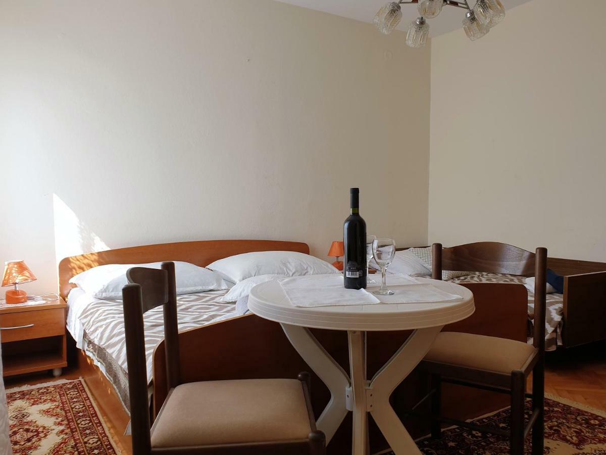Guest House Miro Novaglia Esterno foto
