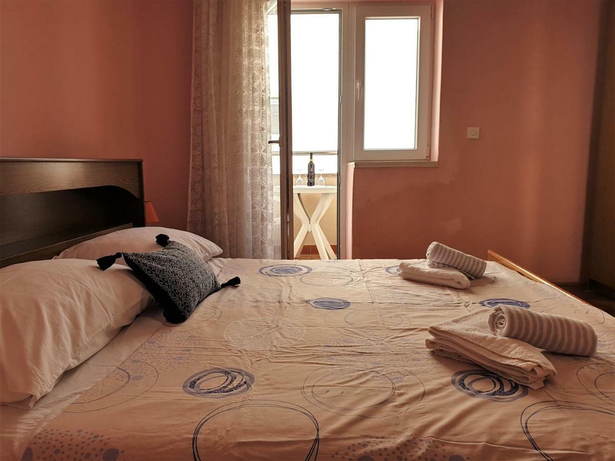 Guest House Miro Novaglia Esterno foto